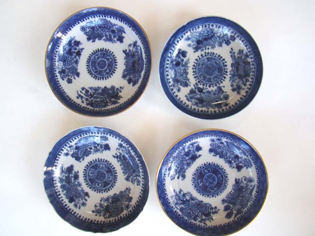 A group of four similar early 19th century Chinese Export Porcelain "Fitzhugh" 6" plates 